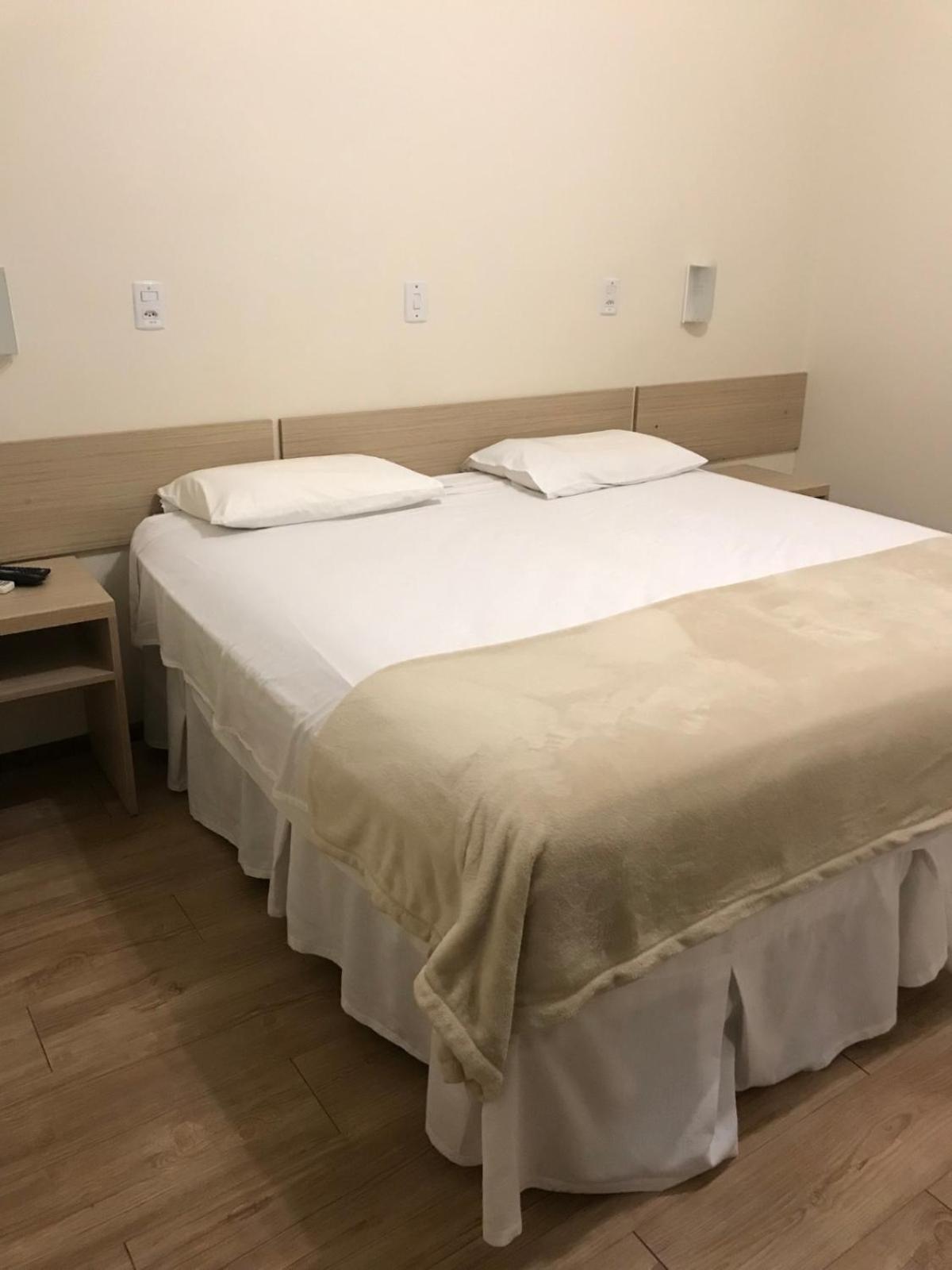Barlos Hotel Уругуаяна Экстерьер фото